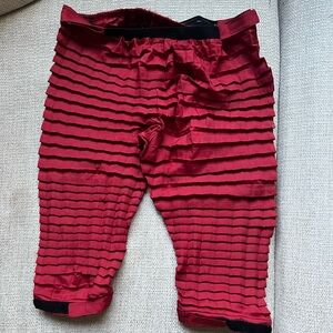 Petit Pli red pants